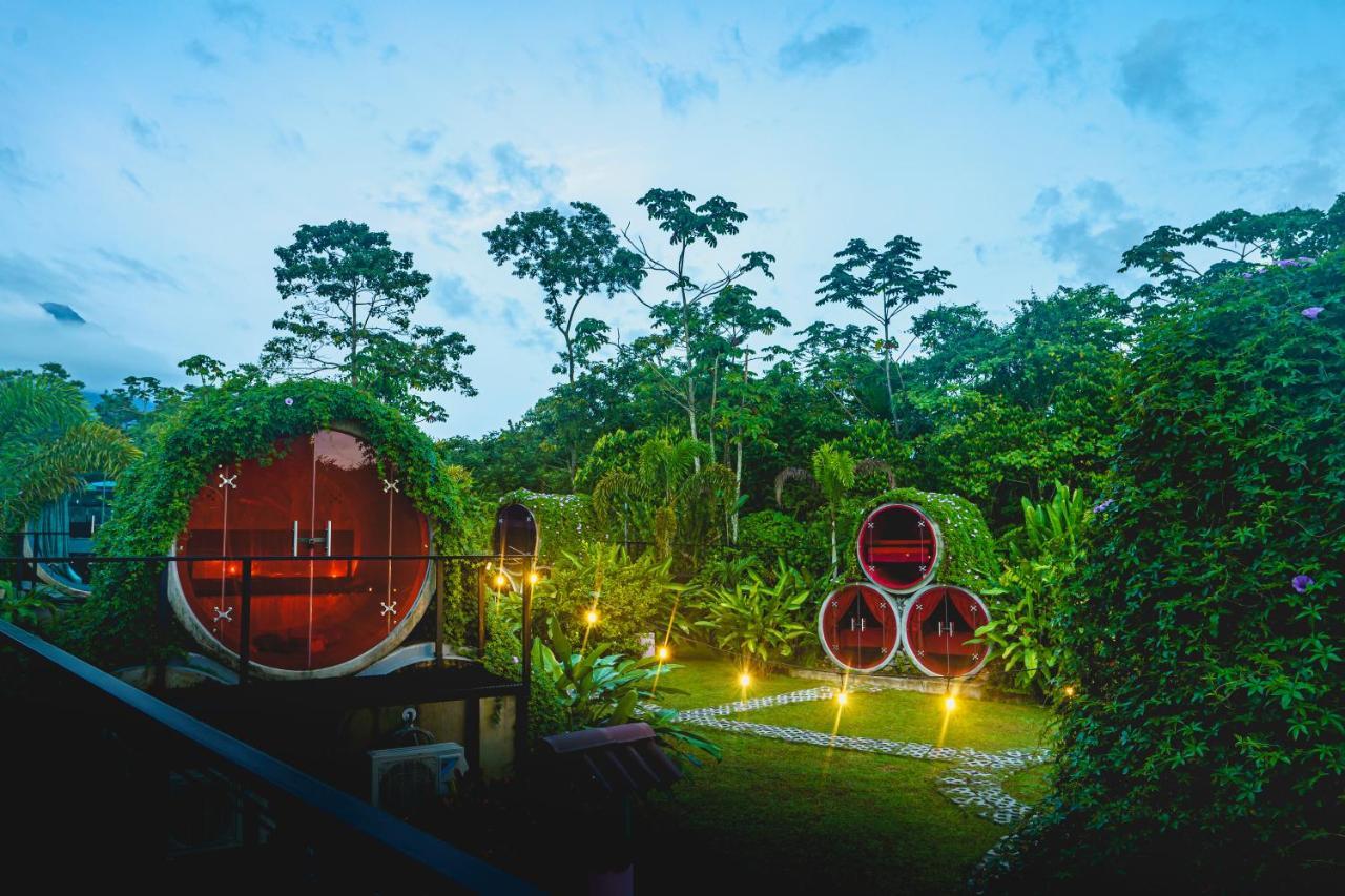 Arenal Backpackers Resort La Fortuna Luaran gambar The resort's restaurant