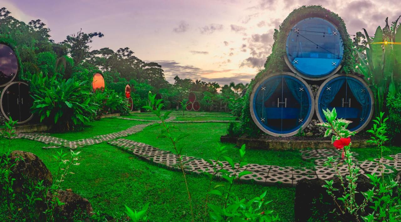 Arenal Backpackers Resort La Fortuna Luaran gambar The resort's main building