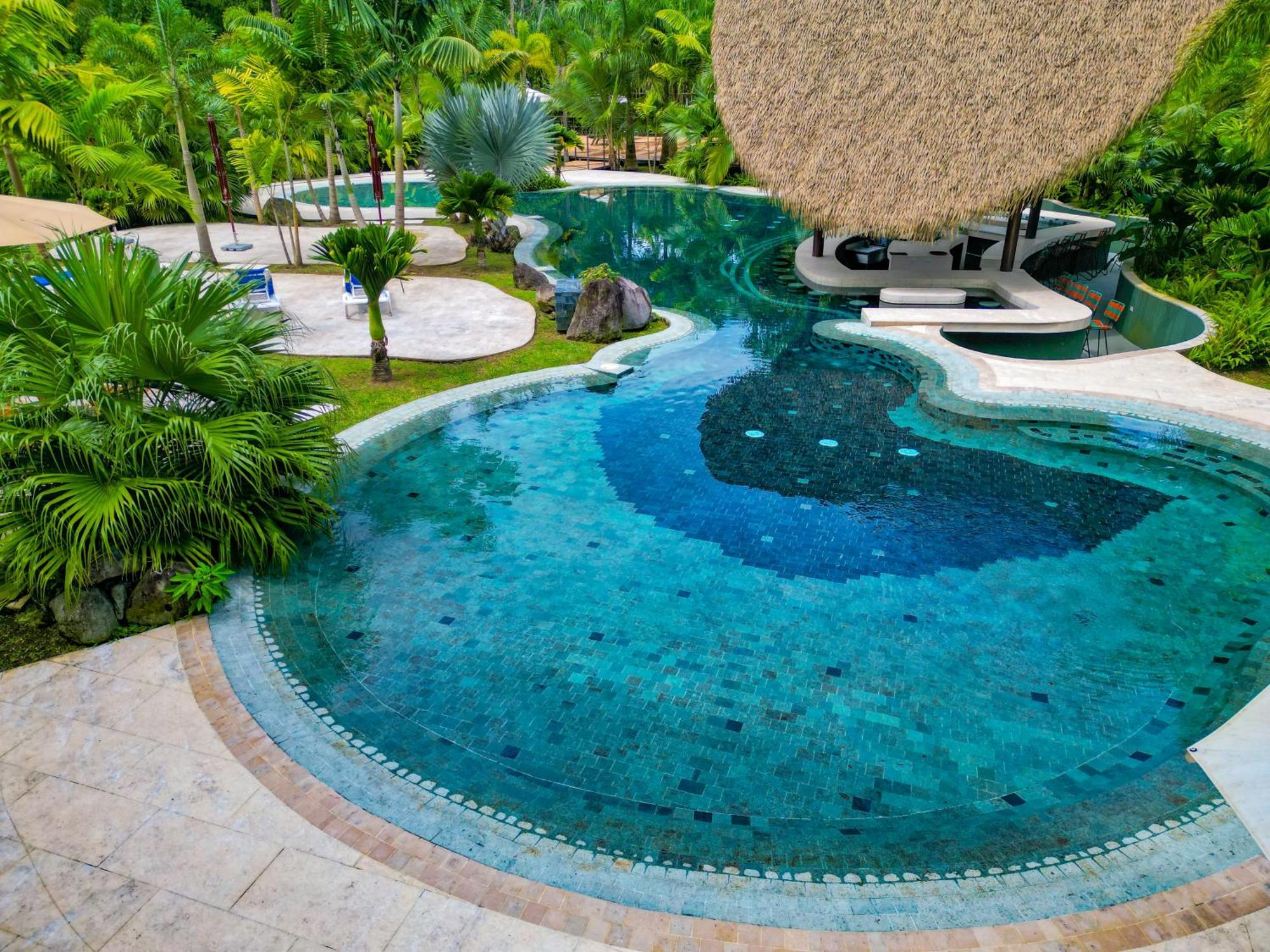 Arenal Backpackers Resort La Fortuna Luaran gambar The swimming pool at the resort