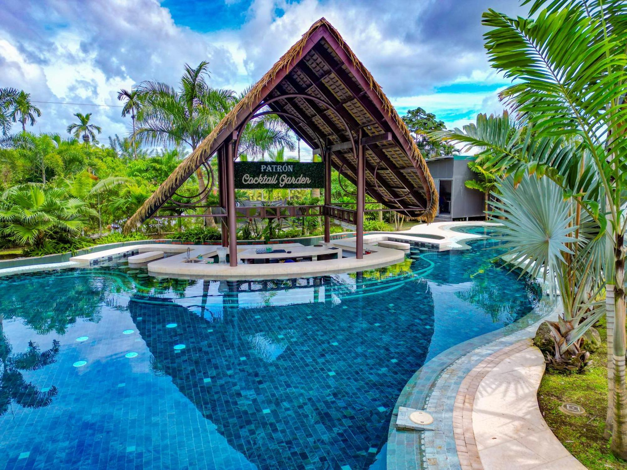 Arenal Backpackers Resort La Fortuna Luaran gambar Pata Black Mountain Golf Resort