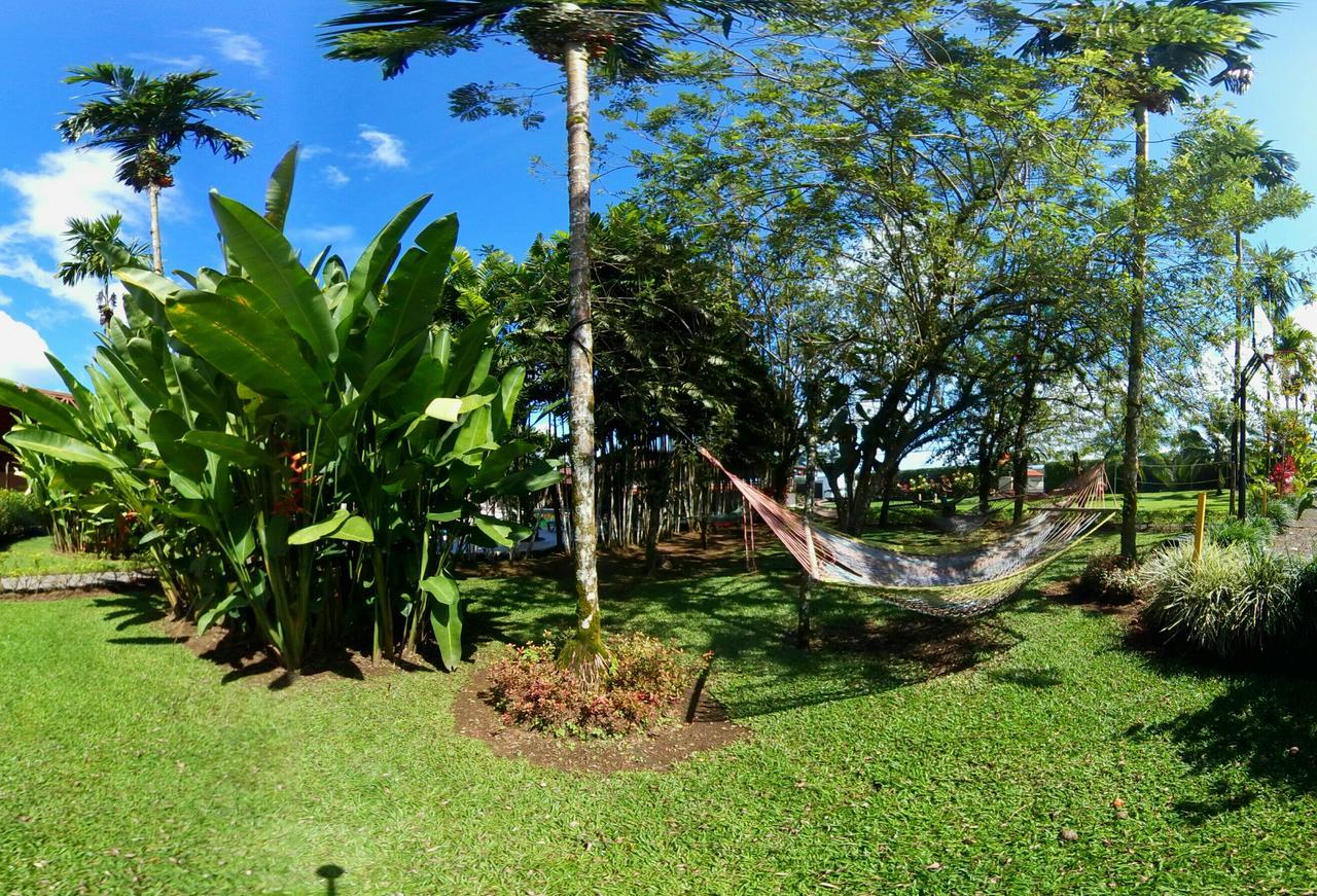 Arenal Backpackers Resort La Fortuna Luaran gambar A hammock in the garden of the University of the South Pacific