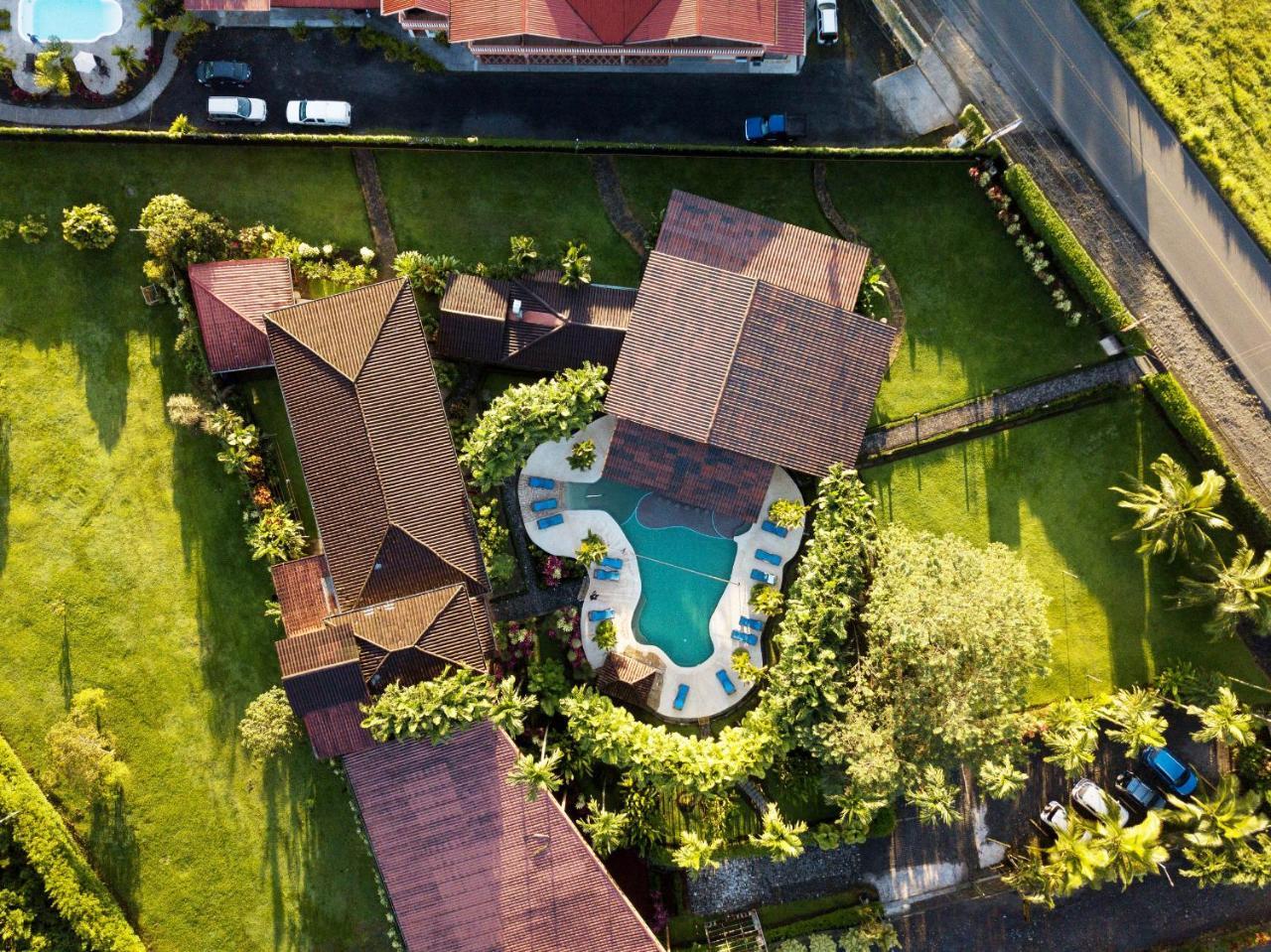Arenal Backpackers Resort La Fortuna Luaran gambar Villa in the neighborhood